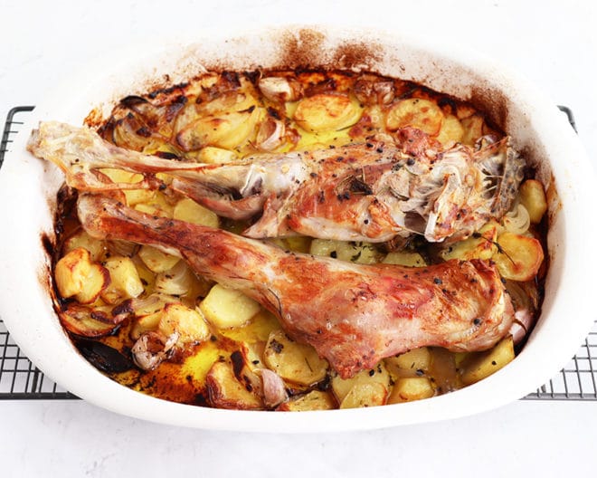 Cabrito Al Horno Con Patatas Y Cebolla Receta Tradicional Pequerecetas