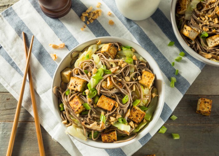 Fideos Soba De Harina De Trigo Sarraceno Con Verduras Y Pollo