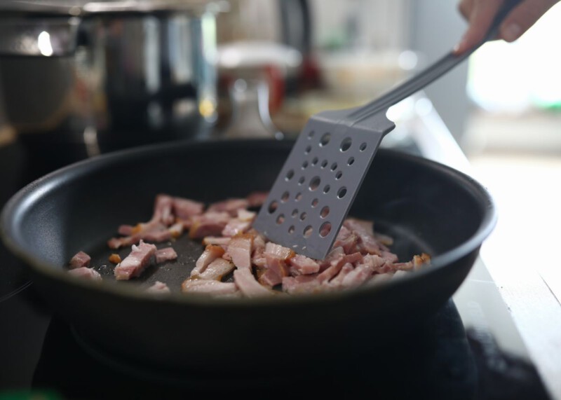 freir bacon o panceta carbonara