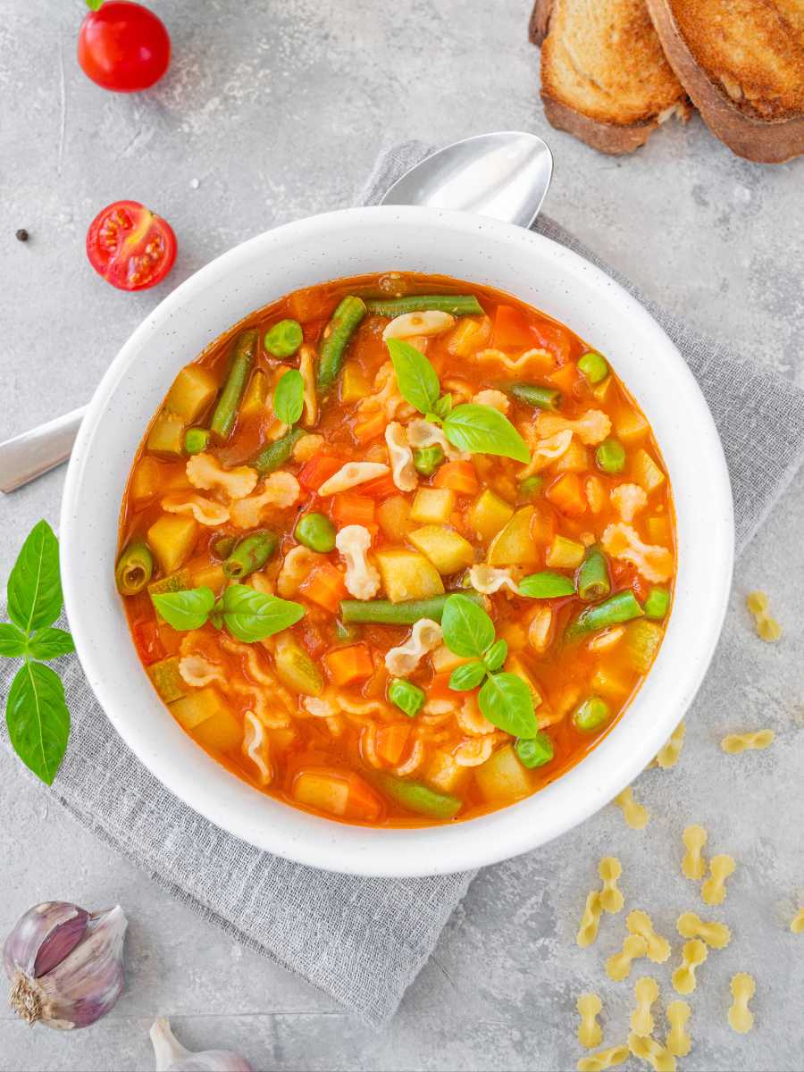Como Hacer Sopa Minestrone Italiana - Sopa Minestrone, Receta Italiana De Sopa De Verduras Con Pasta