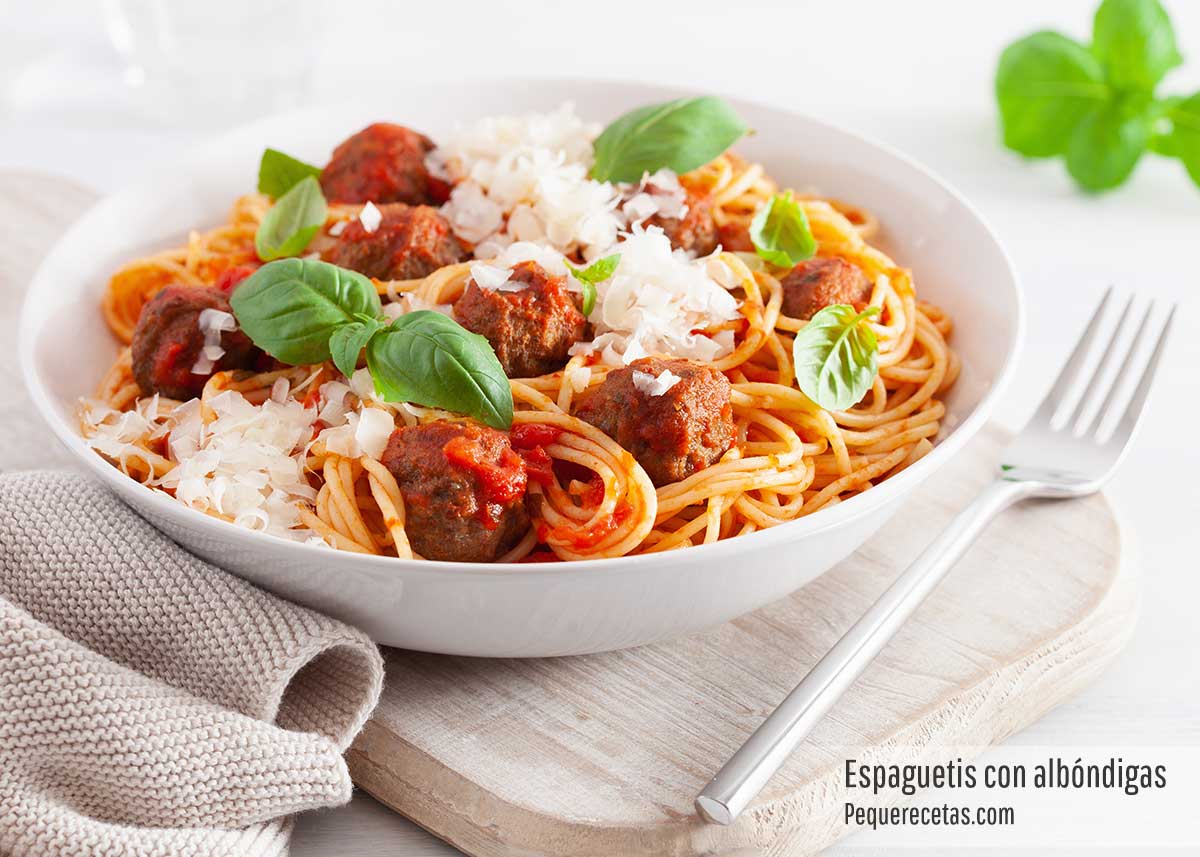 Espaguetis con albóndigas (receta familiar) - PequeRecetas