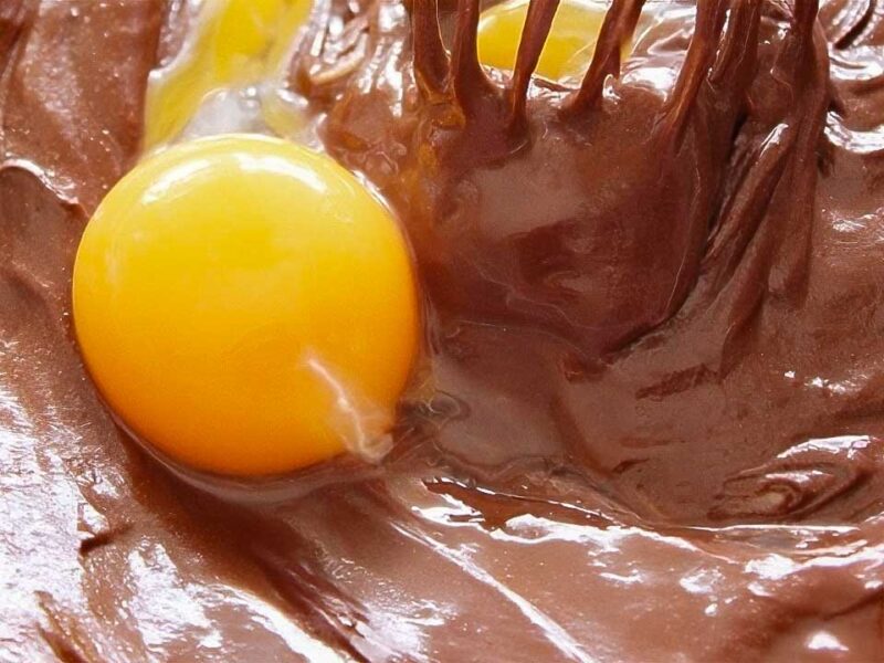 chocolate con huevos para masa bizcocho - Tarta Sacher, la receta original de la tarta más conocida de Viena