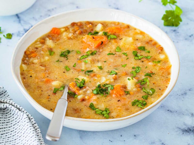 Lentejas con verduras, el guiso tradicional de la abuela