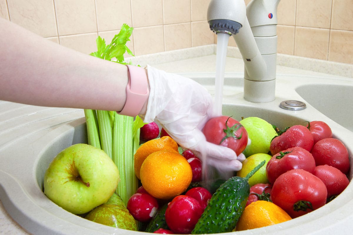 Como y con que lavan las frutas y verduras