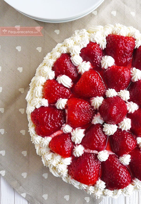 Tarta de fresa (7 recetas de tartas con fresas que te harán pecar) -  PequeRecetas