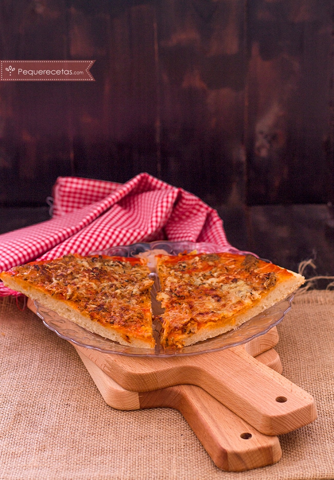 Pizza de sardinas, una receta de pizza muy fácil - PequeRecetas
