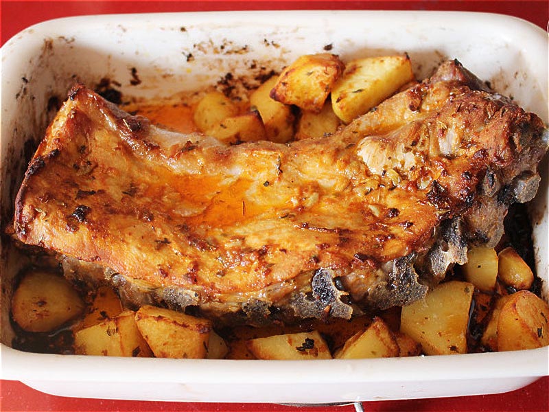 como cocinar costillas al horno tiempo - Costillas al horno con patatas, tiernas y jugosas