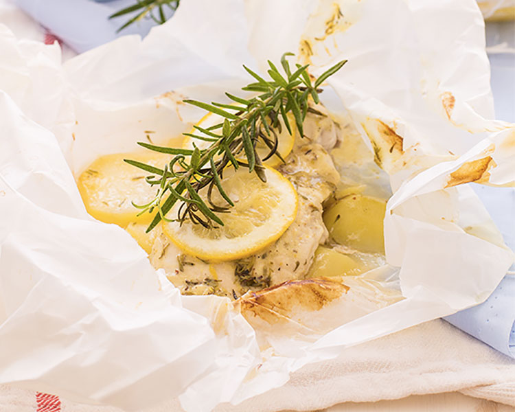 pollo con patatas en papillote