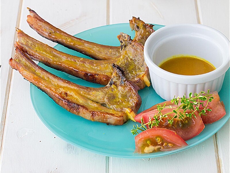 Chuletas de cordero al horno con salsa de miel y mostaza