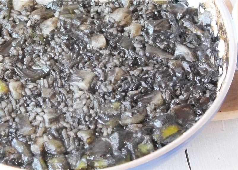 Arroz negro con sepia y alioli (receta tradicional) - PequeRecetas