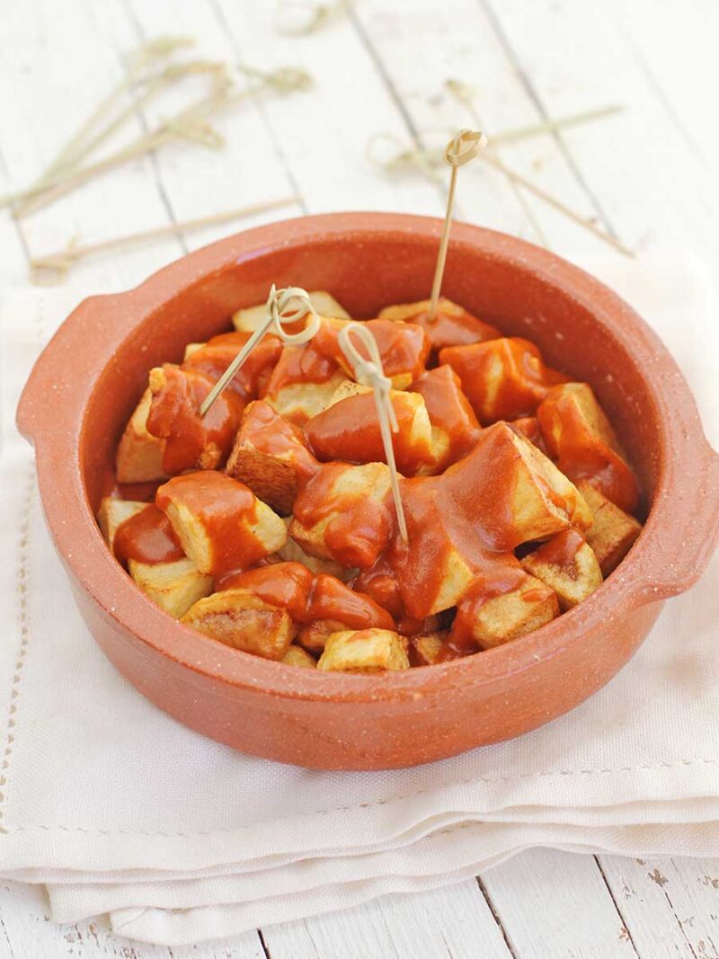 como hacer patatas bravas - Patatas bravas, la receta auténtica de una tapa irresistible