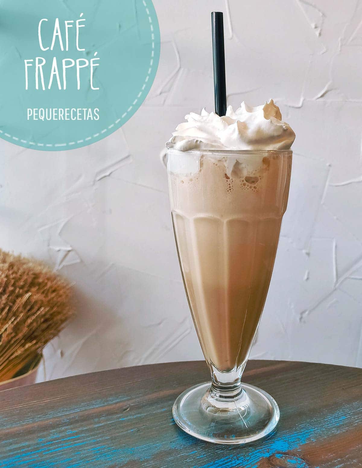 CAFÉ FRAPPÉ o FRAPPELATTE (la receta del café griego más popular del  verano) - PequeRecetas