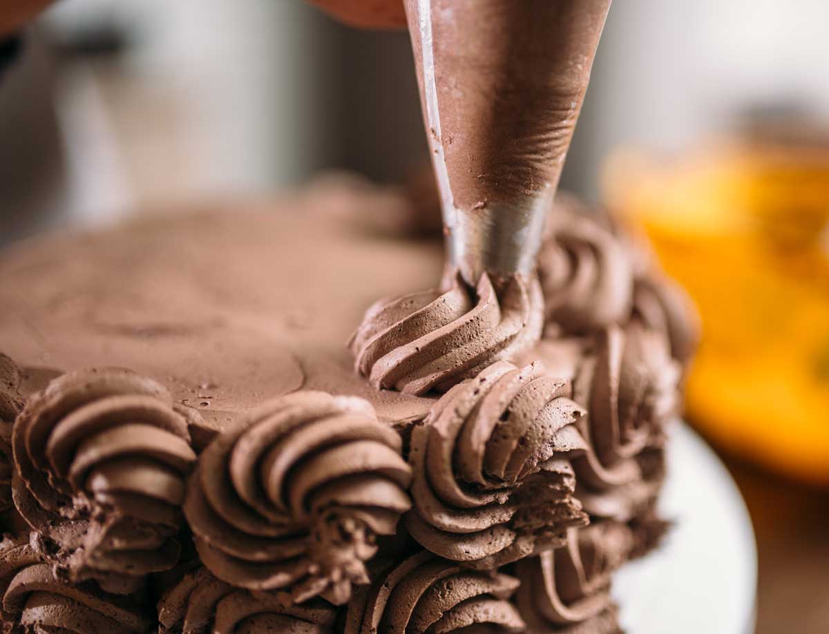 Cómo hacer Buttercream de Chocolate FÁCIL y rápido - PequeRecetas