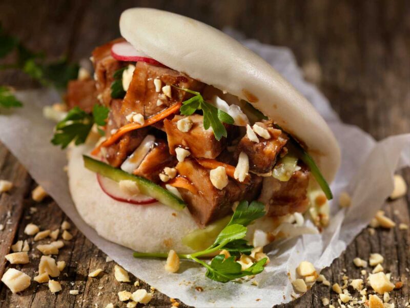 gua bao relleno con panceta de cerdo y cacahuetes - Pan Bao o Gua Bao al vapor (receta de la masa y rellenos para disfrutarlos)