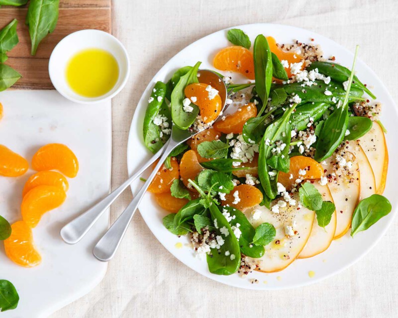 Ensalada De Espinacas Y Quinoa Con Queso Ricotta Y Naranja