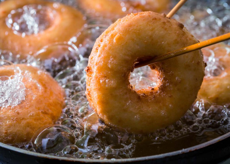 freír donuts caseros