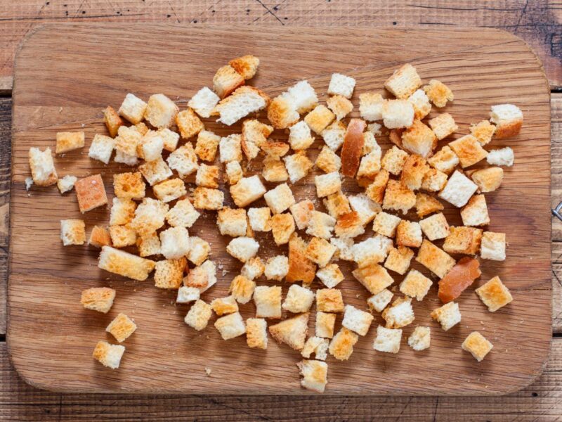 picatostes o croutons caseros