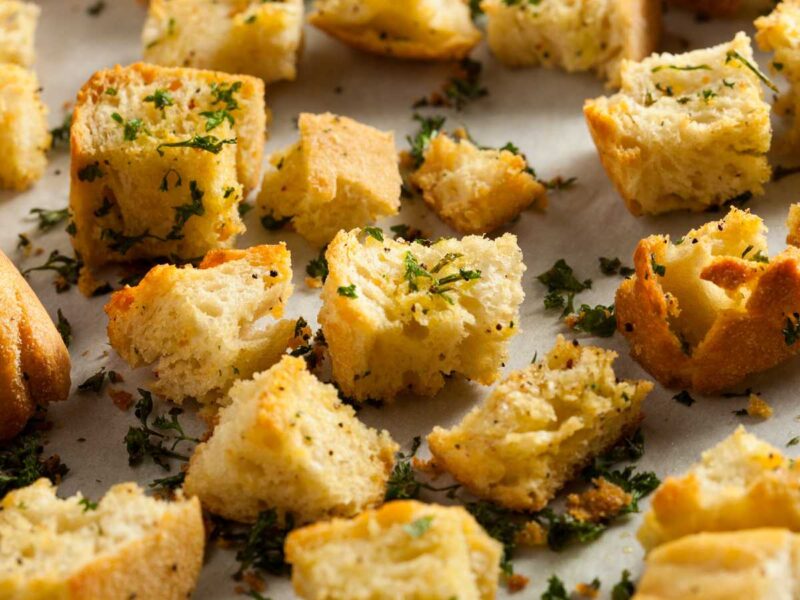 picatostes al horno - Picatostes de pan o croutons caseros: en sartén, horno o freidora de aire