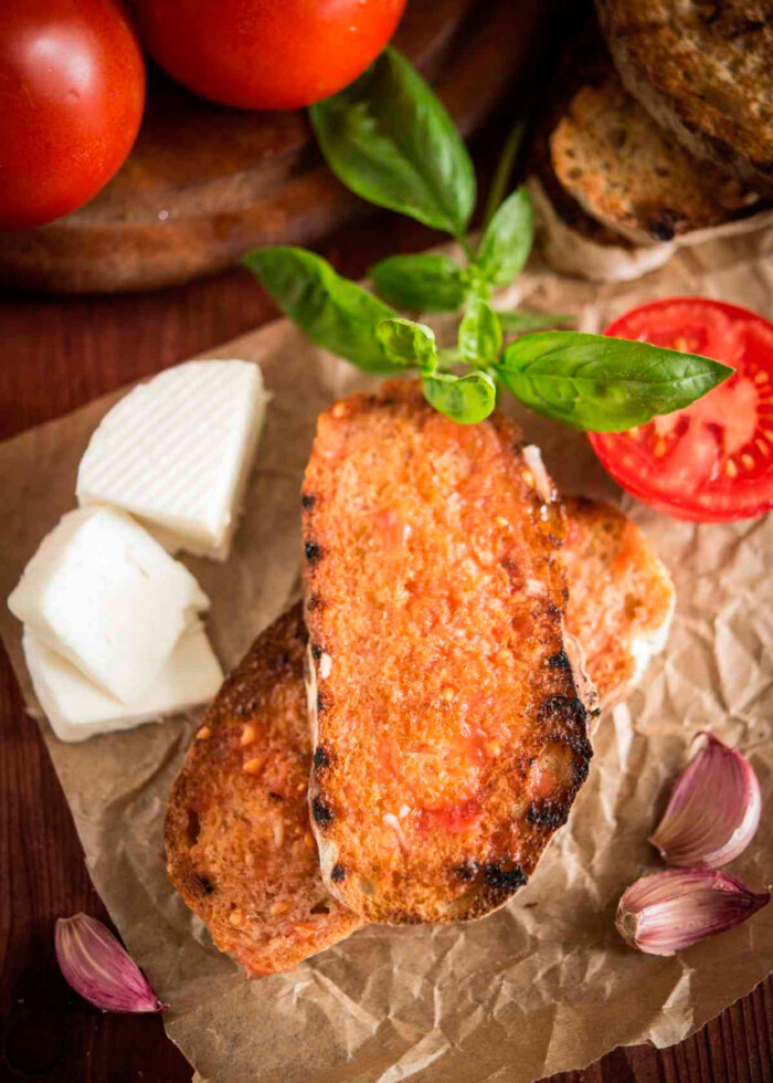 Pan tumaca o pa amb tomàquet (cómo hacer pan con tomate catalán ...