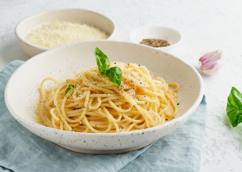 Pasta Cacio E Pepe Espaguetis Con Queso Pecorino Y Pimienta