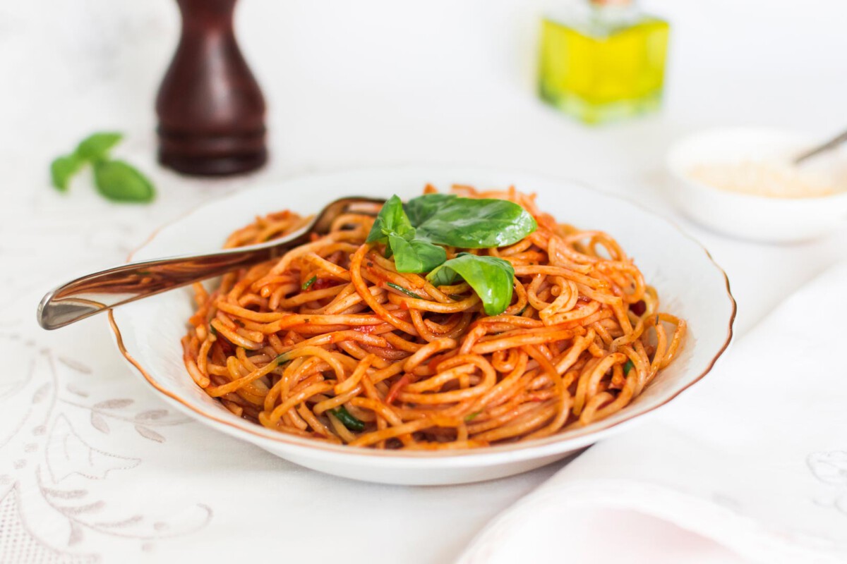 Cómo Hacer Los Espaguetis Con Tomate Perfectos Pequerecetas 3468