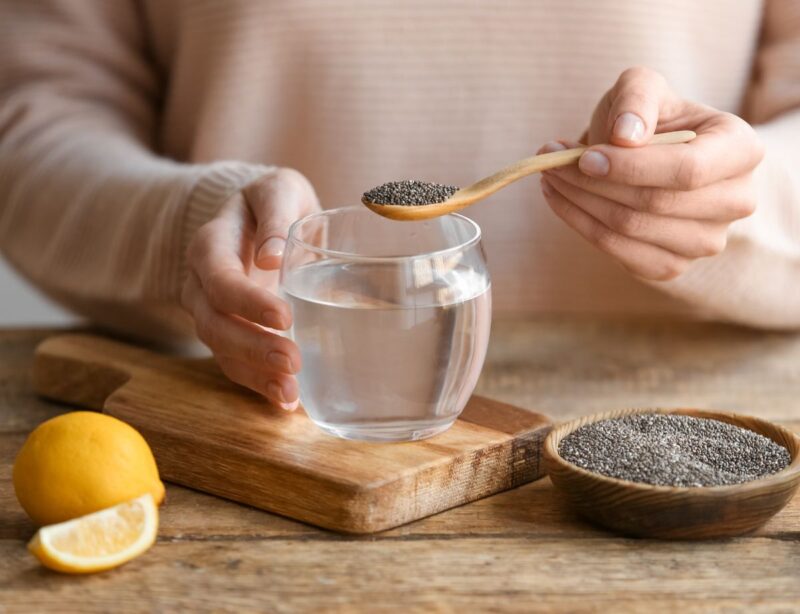 como hacer agua de chia casera con limon