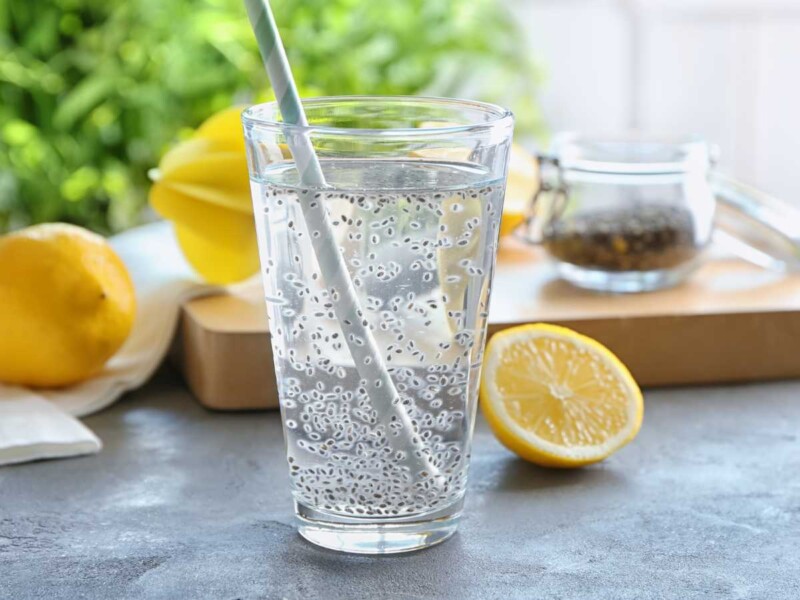 como hacer agua de chia con limón casera