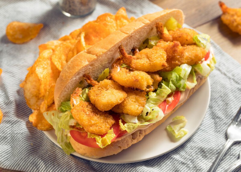 bocadillo Po Boy de gambas típico de Nueva Orleans