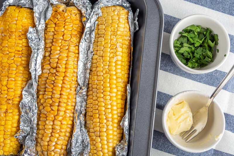 Mazorcas de maíz al horno con mantequilla