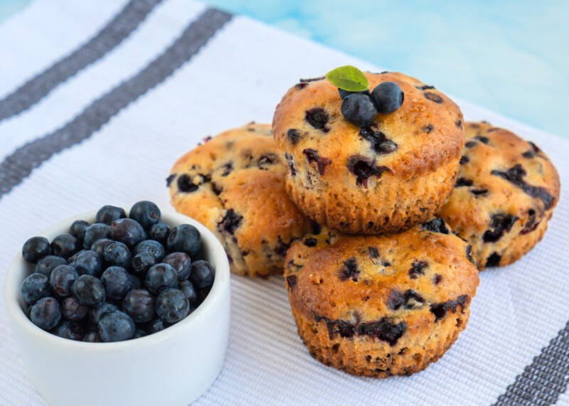 Muffins de arándanos keto, sin gluten y sin azúcar