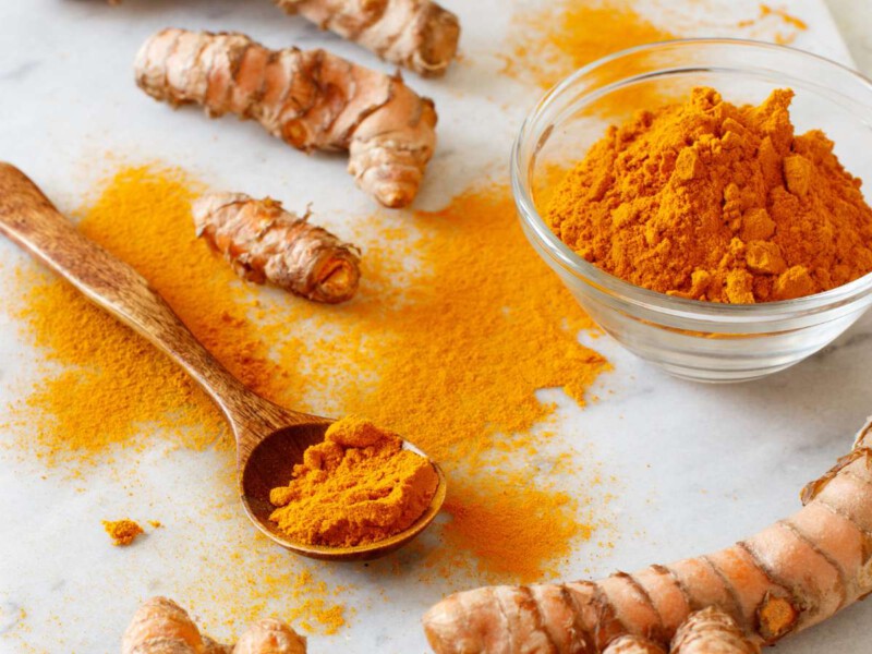 curcuma propiedades para la salud - Infusión de cúrcuma y jengibre con miel y limón