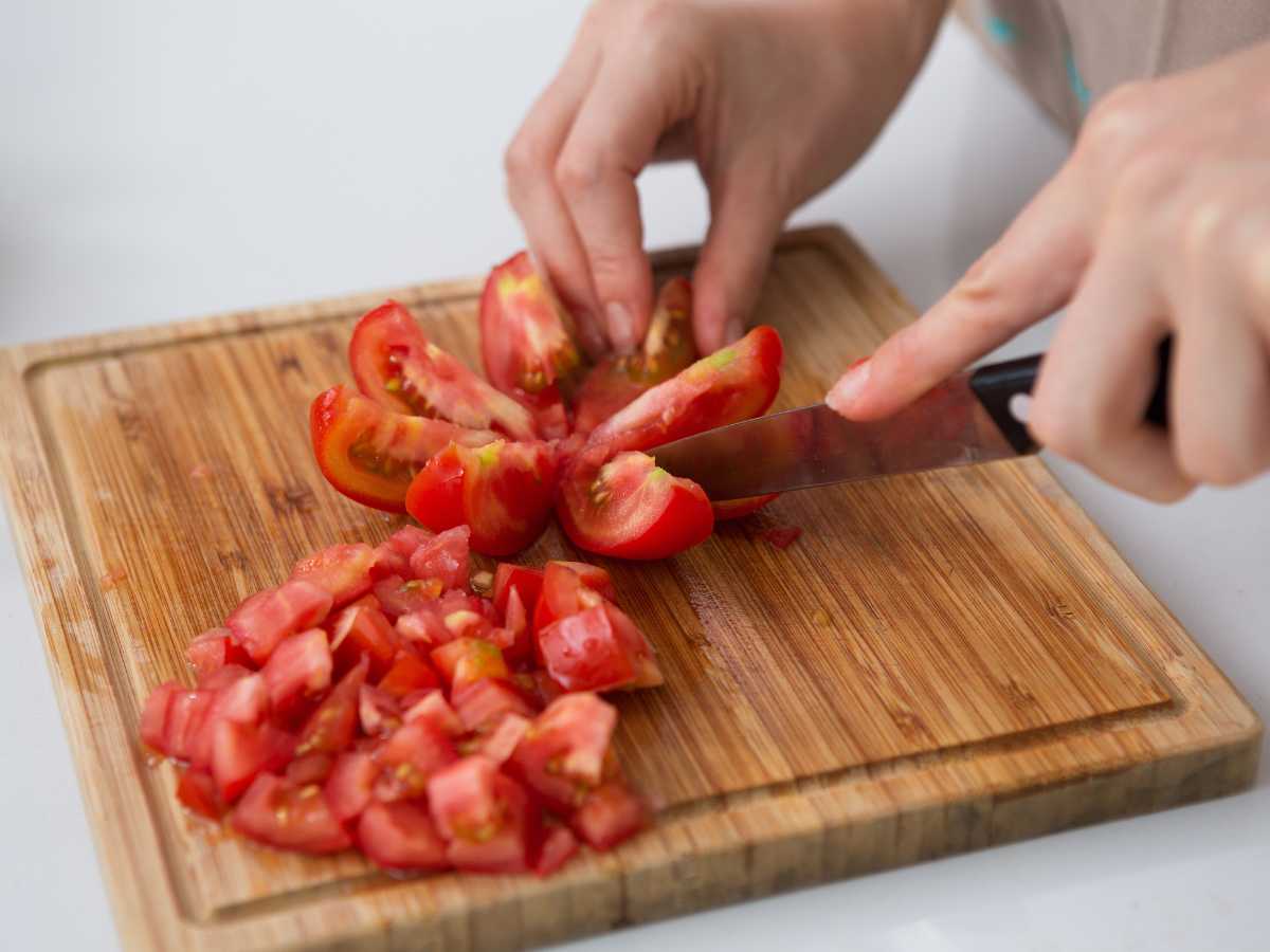 Cortar Tomate - Trempó Mallorquín, La Ensalada Tradicional De La Isla Balear