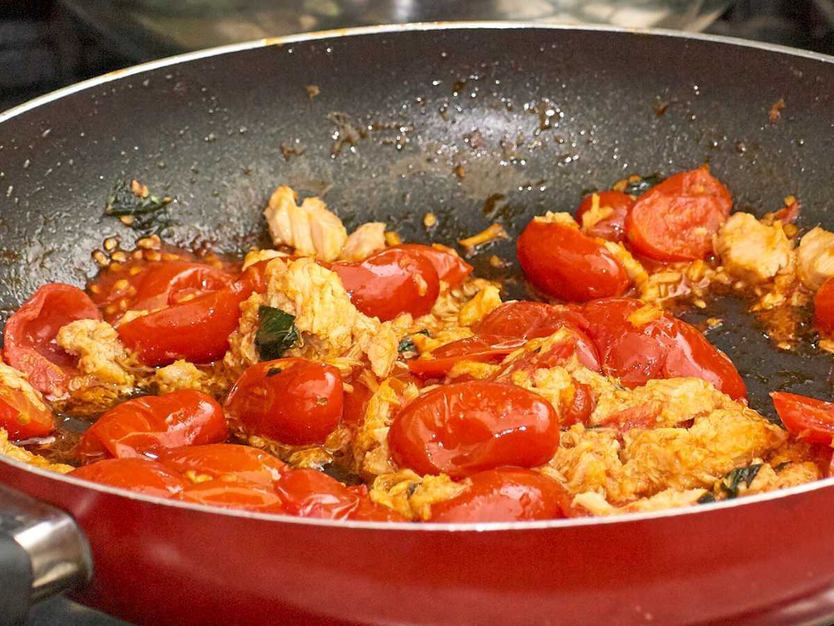 Atun Con Tomate Cocinado - Pasta Pappardelle Con Atún Y Tomate