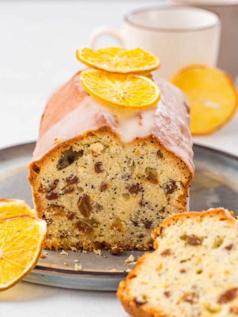 plum cake con pasas - 12 desayunos navideños caseros para toda la familia