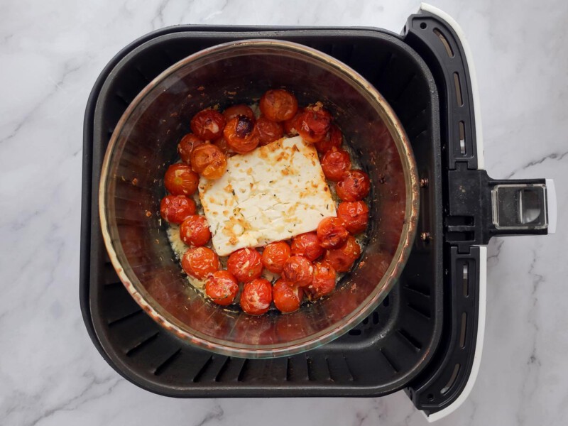 queso feta y tomates cherry freidora de aire