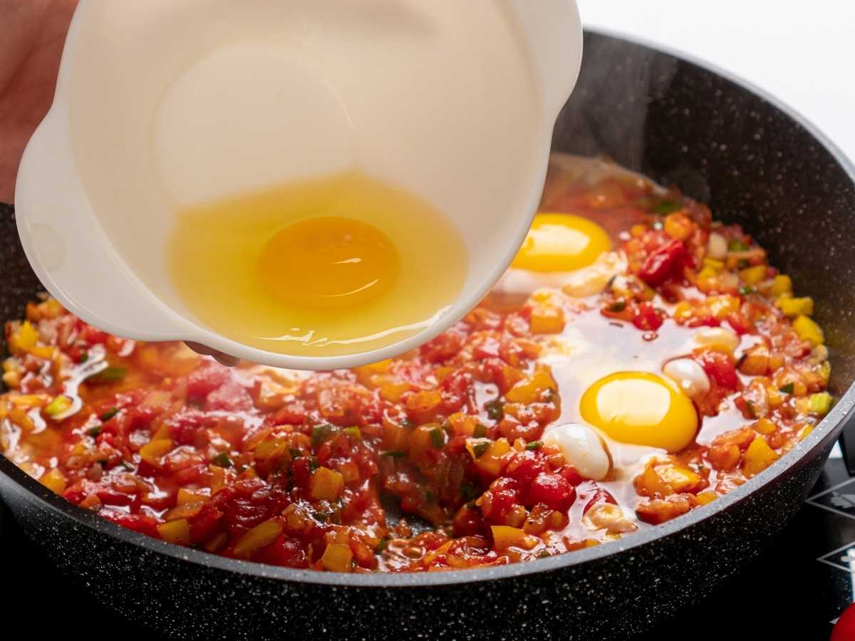 huevos para menemen turco - Menemen, el desayuno tradicional turco con huevos