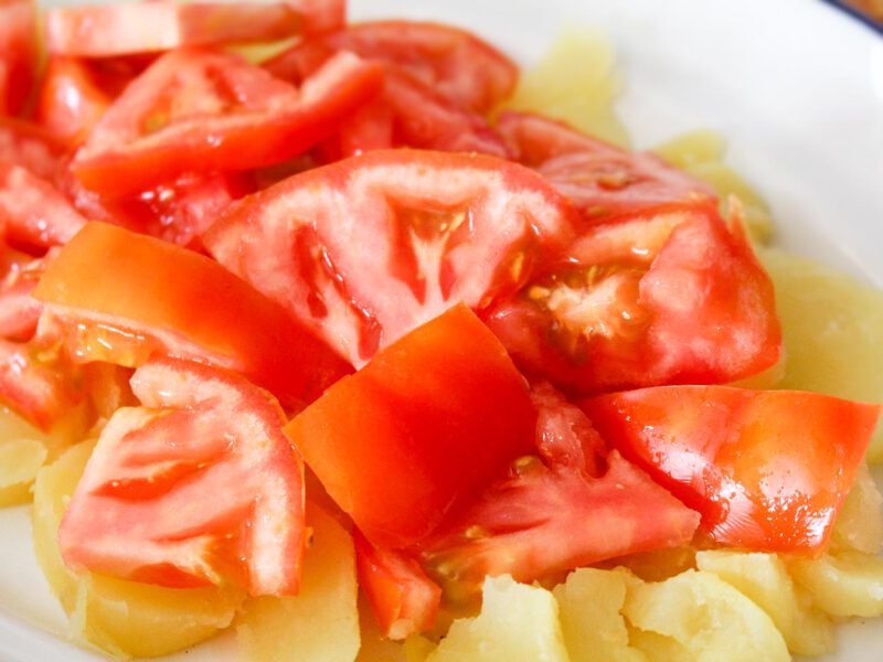 patatas y tomate para ensalada campera