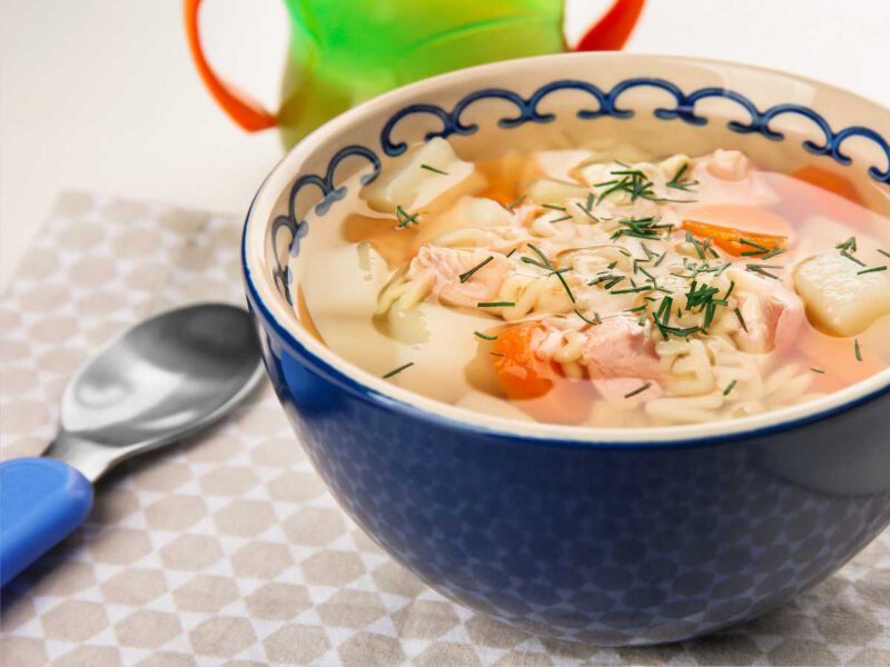 sopa de letras con pollo y verduras para bebes - Sopa de pollo y verduras con pasta de letras para bebés y niños