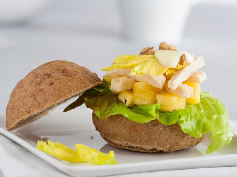 bocadillo de pollo con mango - +30 recetas de bocadillos caseros fáciles