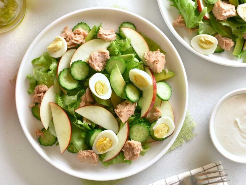 Ensalada De Pepino, Manzana, Aguacate, Y Atún