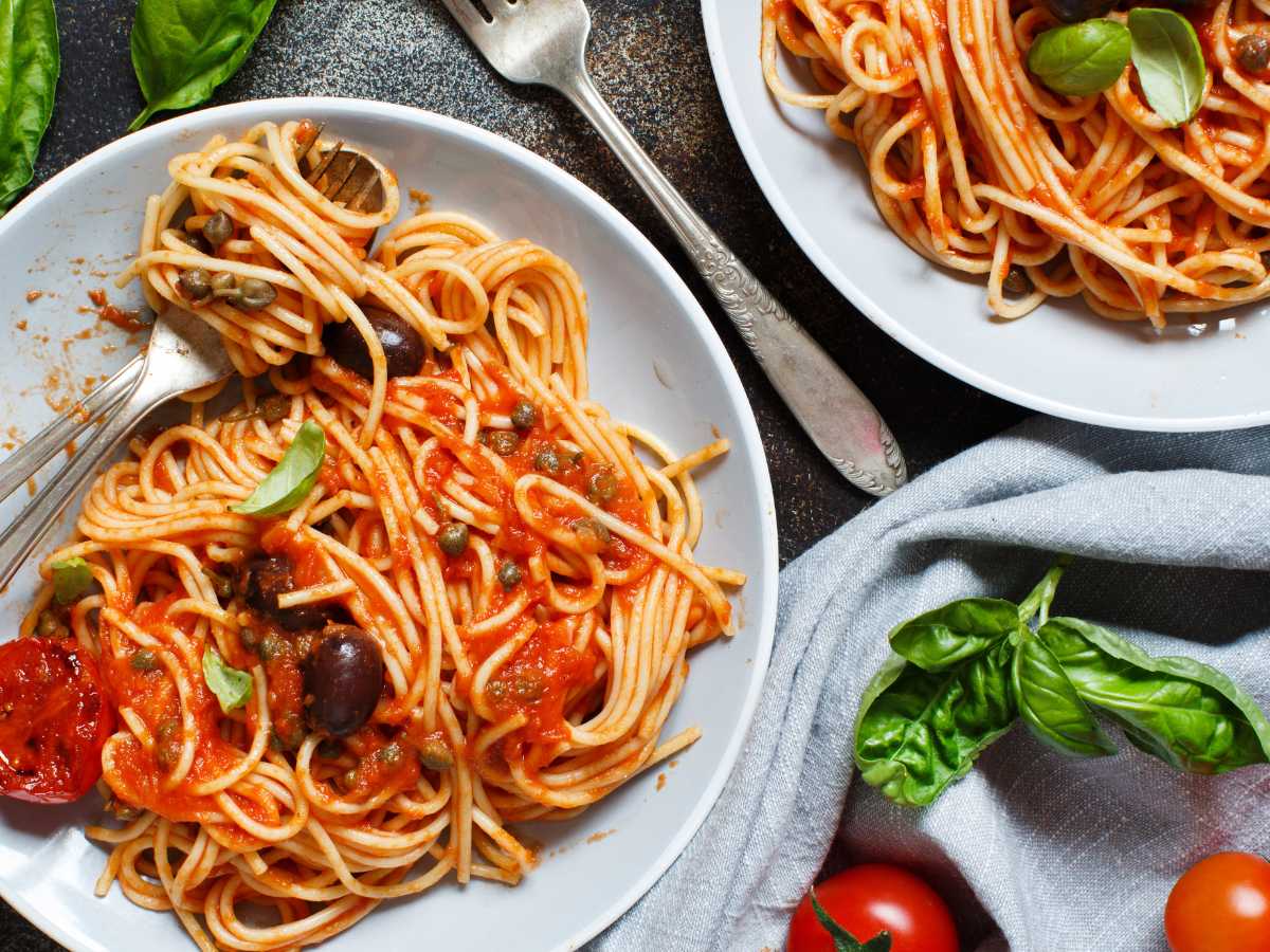 Pasta Puttanesca - Espaguetis A La Puttanesca, La Pasta Con La Historia Más Picante De Italia