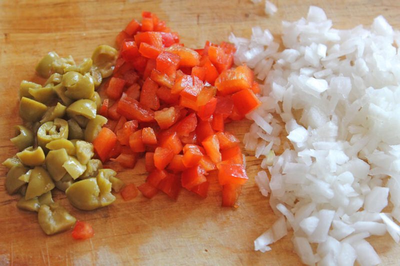 pimiento cebolleta y aceitunas - Ensalada de lentejas para verano, sana y nutritiva