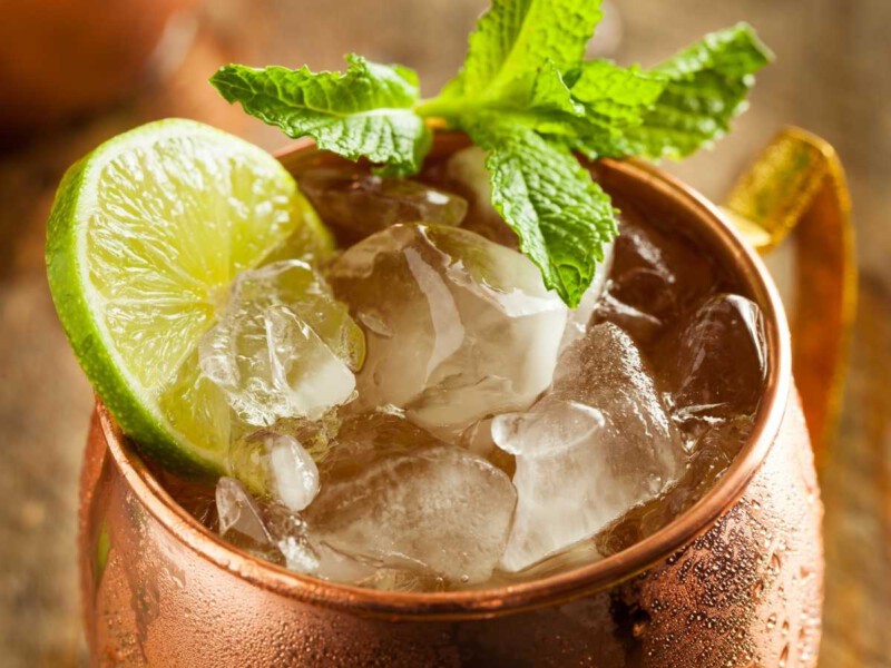 Receta de Moscow Mule. Cómo preparar este cóctel clásico en casa