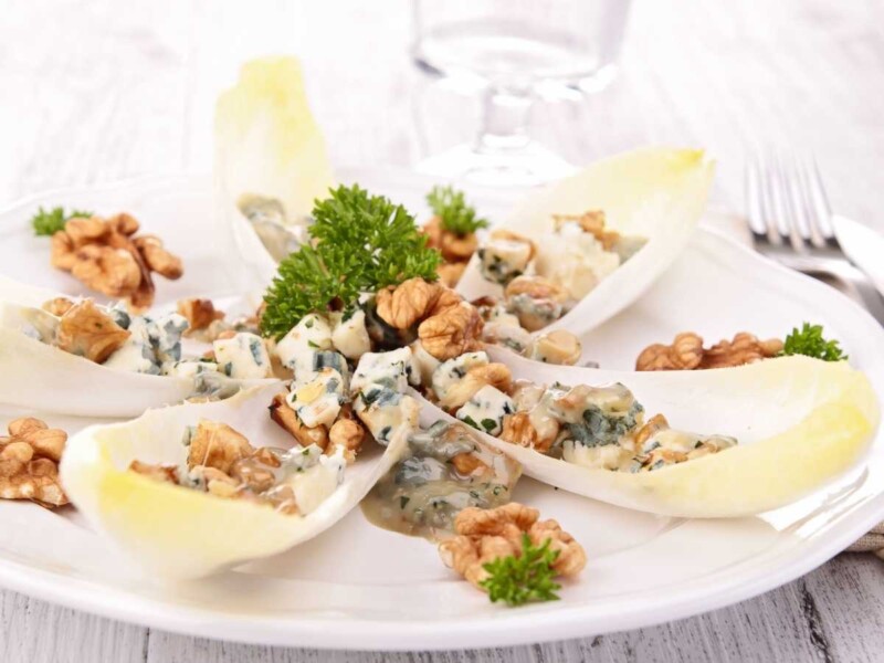 Endivias con roquefort y nueces