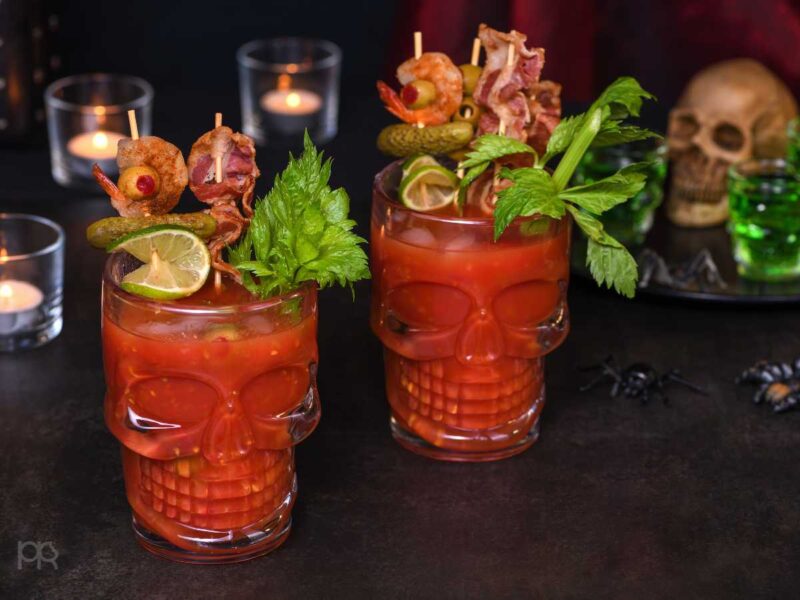 bloody mary halloween - 20 recetas de Halloween para adultos que te harán gritar de miedo