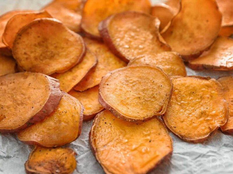 chips de boniato receta - Chips de boniato crujientes (al horno, freidora de aire, o microondas)