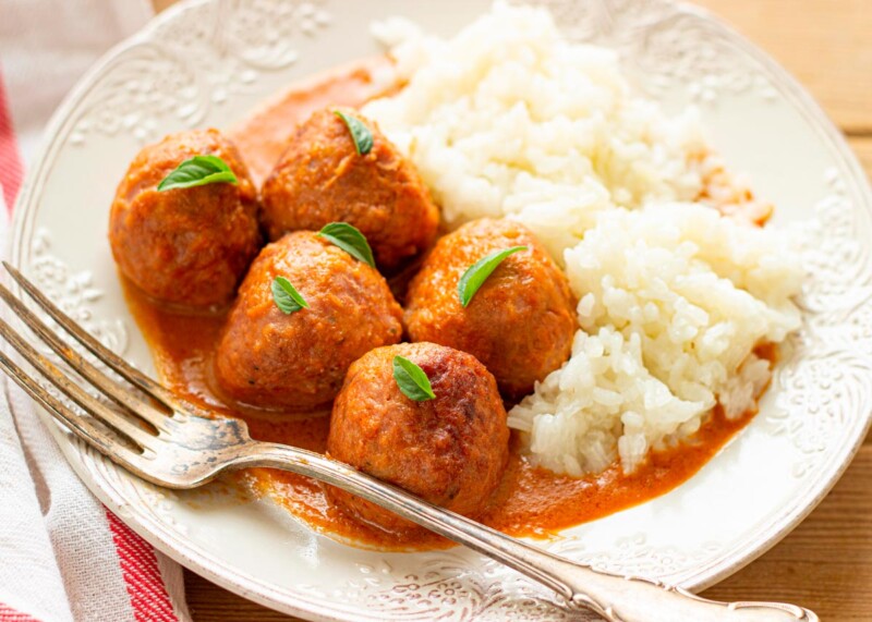 Albóndigas en salsa de verduras al estilo de la abuela