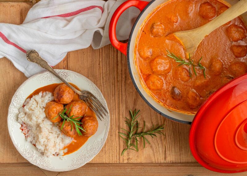 albondigas en salsa tradicional de cebolla - Albóndigas en salsa de verduras al estilo de la abuela