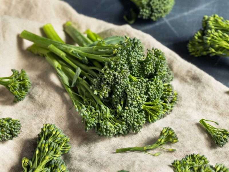 broccolini o bimi propiedades - Broccolini o Bimi salteado con espinacas y piñones