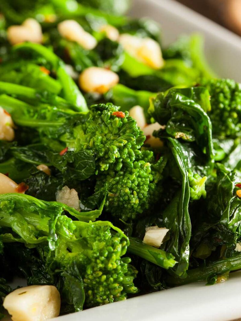 como cocinar bimi - Broccolini o Bimi salteado con espinacas y piñones